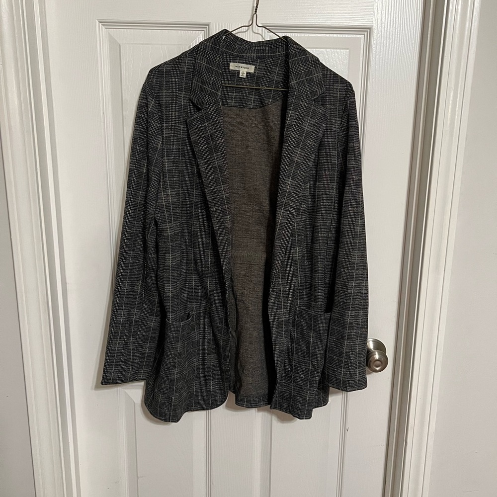 Plaid blazer with black belt and pockets